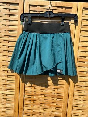 🐾2/$8- Justice Teal Pleated Skort with Black Waistband